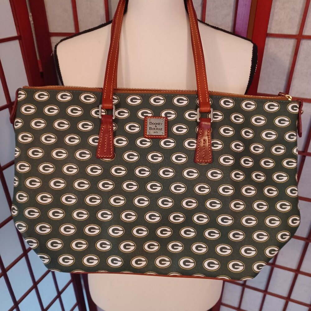 DOONEY & BURKE - very gently used - GREEN BAY PACKERS Zip Top Shopper style tote